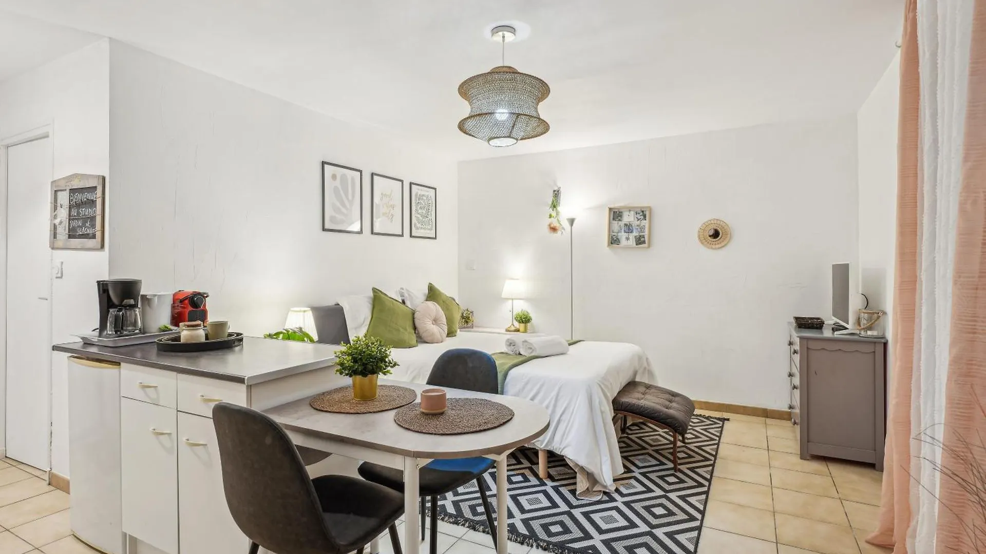 Lejlighed Studio Garden And Serenity, Near Eurexpo And Groupamastadium Saint-Priest  Frankrig
